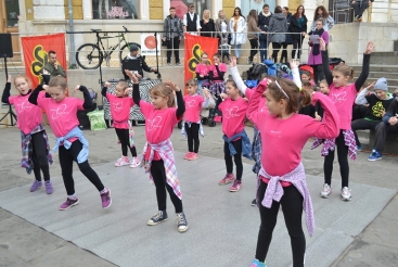 BACI DROGU U KOŠ  kampanja protiv bolesti ovisnosti Beži/Via, Pula 1.12.2015.